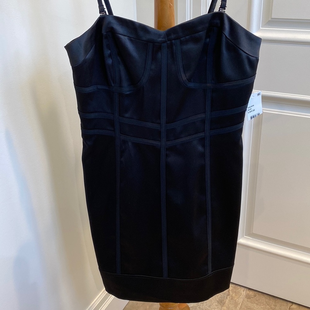 🆕 Mac & Jac sexy satin little black dress in large.